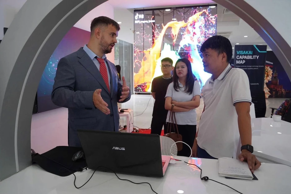 VisakAI mở Văn phòng đại diện tại Hà Nội, thúc đẩy hợp tác công nghệ Việt Nam - LB Nga VisakAI mở Văn phòng đại diện tại Hà Nội, thúc đẩy hợp tác công nghệ Việt Nam - LB Nga