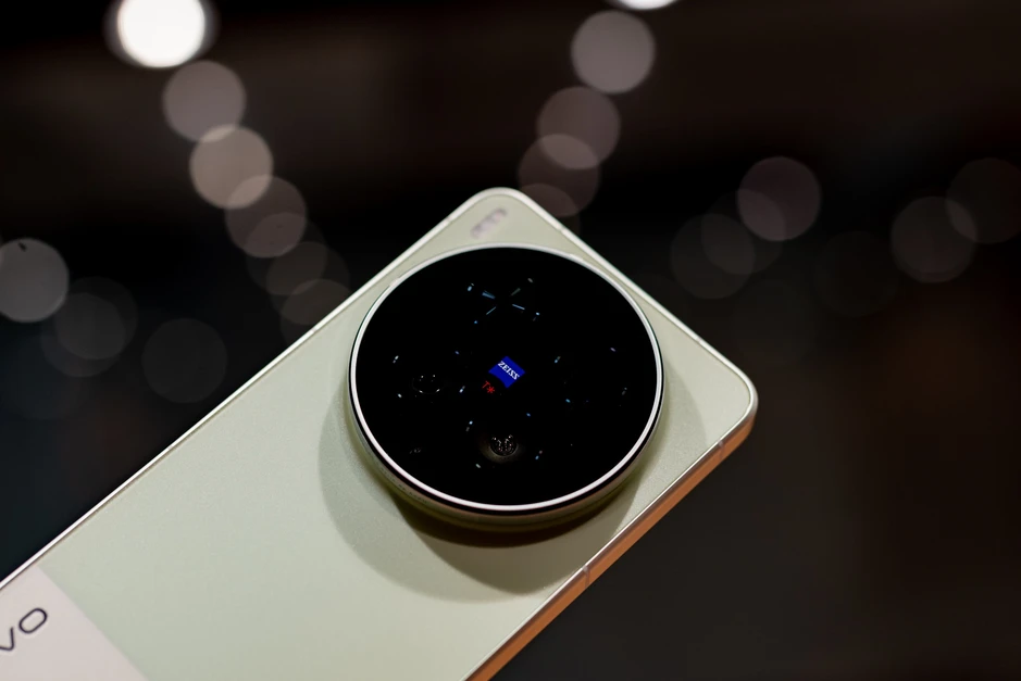 Vivo X300 Ultra mở rộng giới hạn sáng tạo video trên di động Vivo X300 Ultra mở rộng giới hạn sáng tạo video trên di động