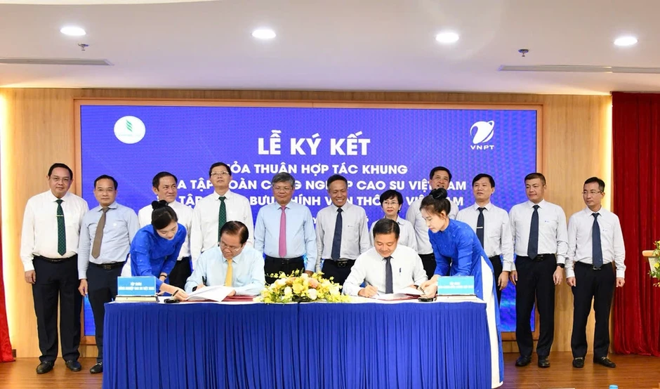 VNPT hợp tác Tập đoàn Cao su phát triển khu công nghiệp công nghệ số