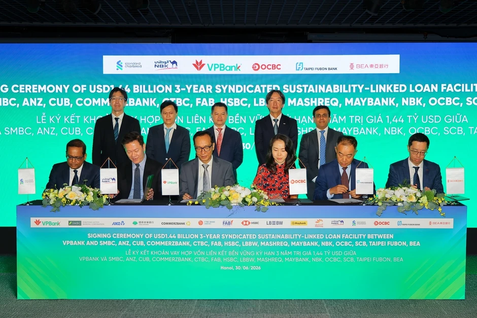 VPBank ký kết khoản vay hợp vốn liên kết bền vững đầu tiên trị giá 1,44 tỷ USD VPBank ký kết khoản vay hợp vốn liên kết bền vững đầu tiên trị giá 1,44 tỷ USD