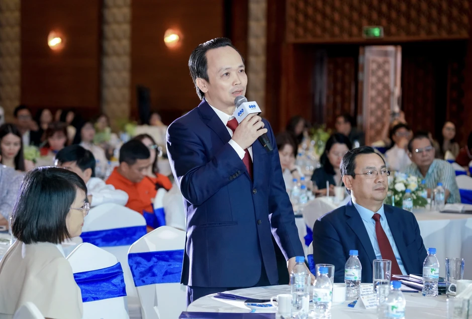 Vừa trở lại, ông Trịnh Văn Quyết nhận thông báo "siết nợ" từ ngân hàng Vừa trở lại, ông Trịnh Văn Quyết nhận thông báo "siết nợ" từ ngân hàng