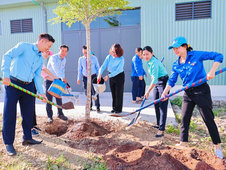 Yến sào Khánh Hòa lan tỏa 'tinh thần xanh' trong Tháng Thanh niên Yến sào Khánh Hòa lan tỏa 'tinh thần xanh' trong Tháng Thanh niên
