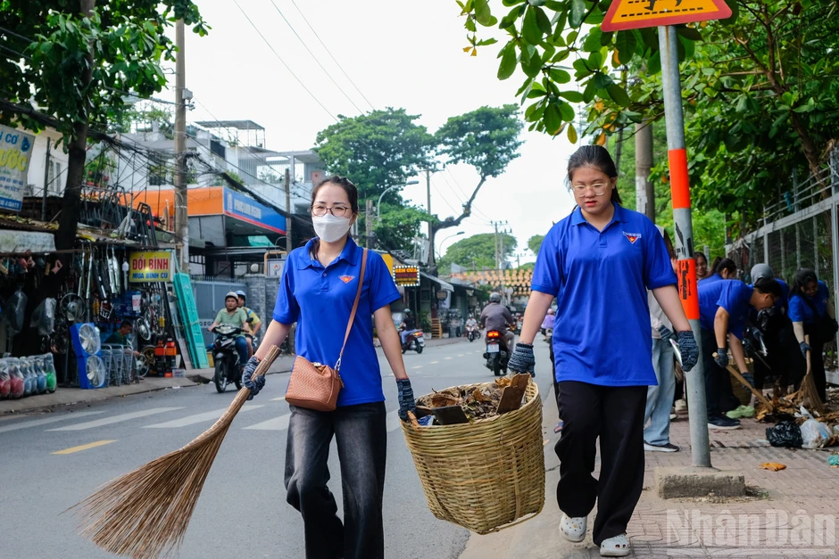 [Ảnh] Tuổi trẻ Thành phố Hồ Chí Minh sôi nổi ra quân Ngày Chủ nhật xanh lần 166