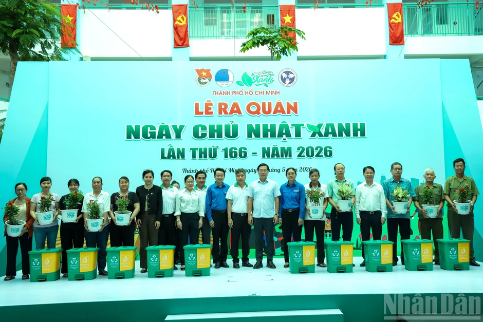 [Ảnh] Tuổi trẻ Thành phố Hồ Chí Minh sôi nổi ra quân Ngày Chủ nhật xanh lần 166