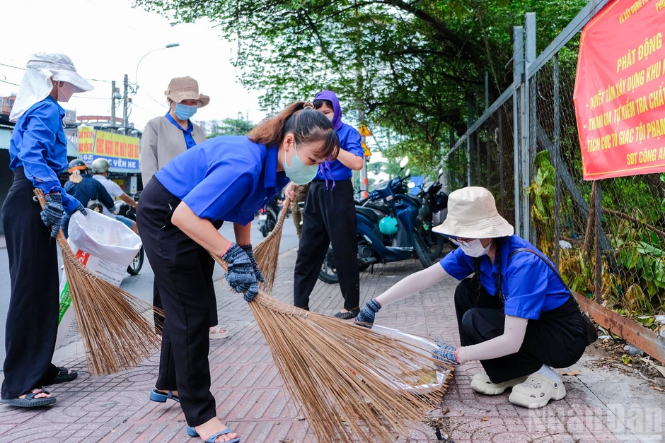 [Ảnh] Tuổi trẻ Thành phố Hồ Chí Minh sôi nổi ra quân Ngày Chủ nhật xanh lần 166