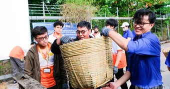 [Ảnh] Tuổi trẻ Thành phố Hồ Chí Minh sôi nổi ra quân Ngày Chủ nhật xanh lần 166