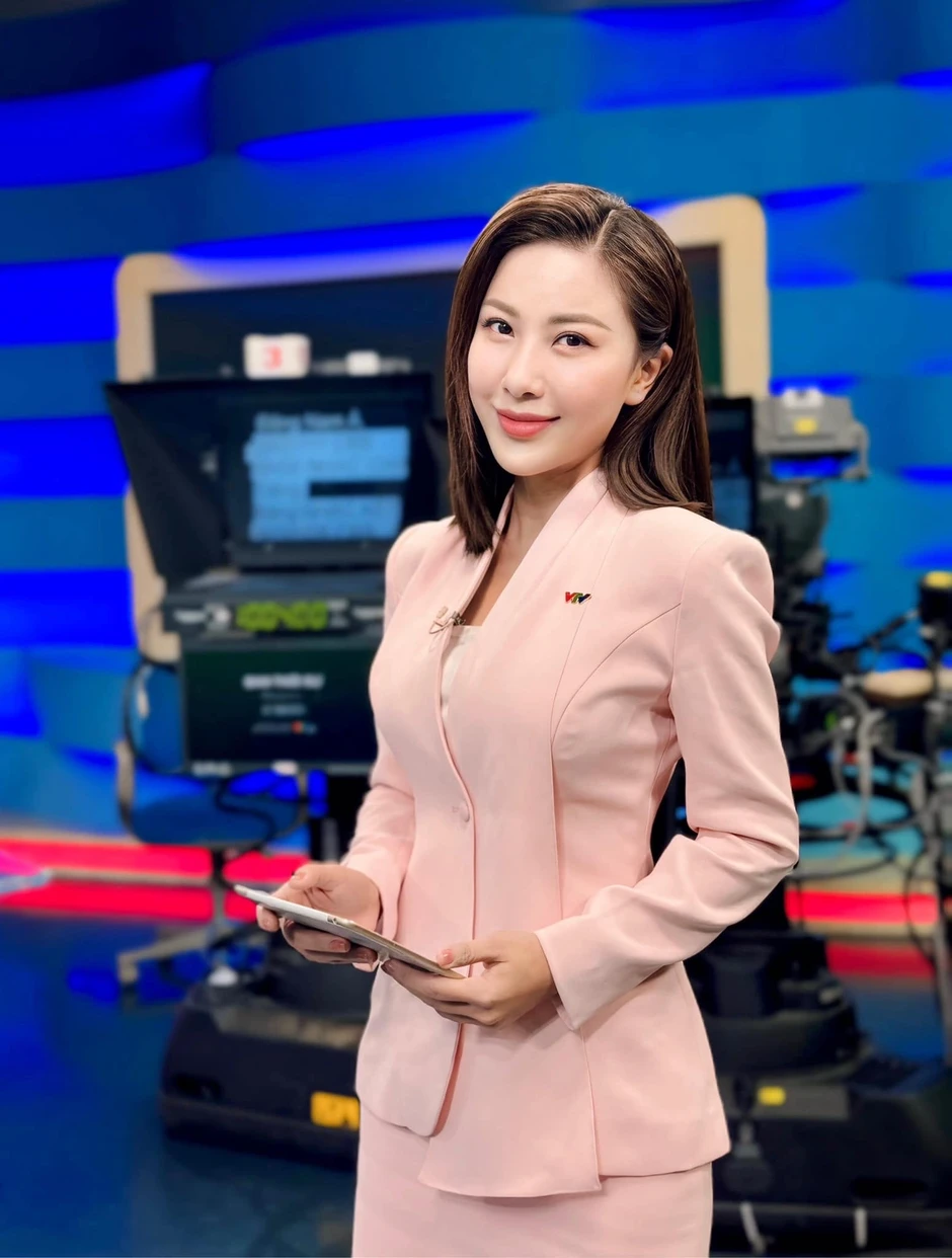 “Cô gái thời tiết” SN 1992 quê Bắc Ninh tốt nghiệp Đại học Ngoại thương, vẫn độc thân, mê chơi golf “Cô gái thời tiết” SN 1992 quê Bắc Ninh tốt nghiệp Đại học Ngoại thương, vẫn độc thân, mê chơi golf
