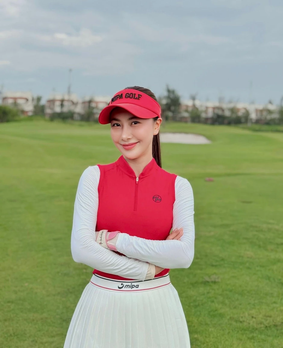 “Cô gái thời tiết” SN 1992 quê Bắc Ninh tốt nghiệp Đại học Ngoại thương, vẫn độc thân, mê chơi golf “Cô gái thời tiết” SN 1992 quê Bắc Ninh tốt nghiệp Đại học Ngoại thương, vẫn độc thân, mê chơi golf