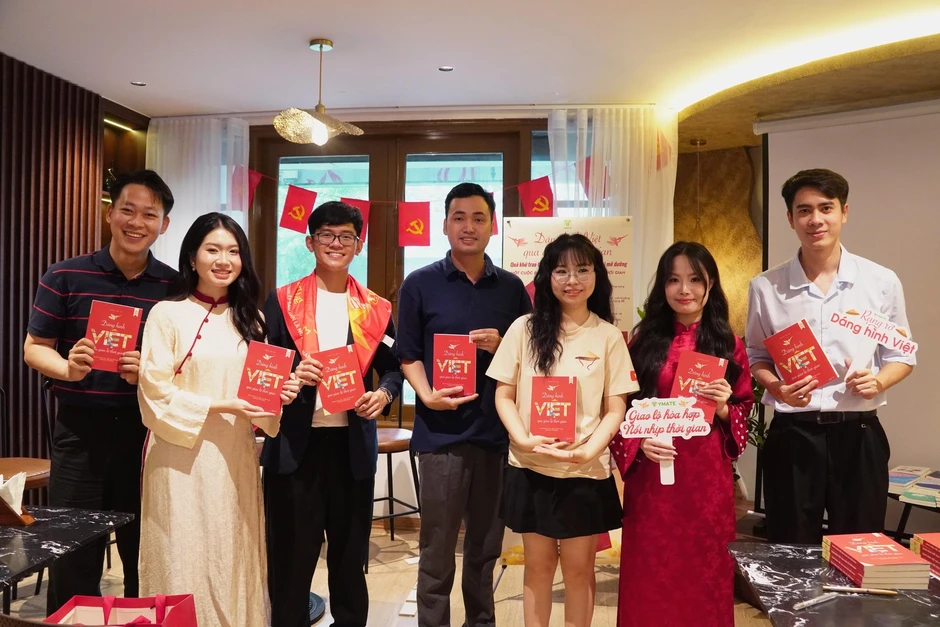 “Dáng hình Việt qua giao lộ thời gian”: Cuốn sách cho thế hệ vươn mình “Dáng hình Việt qua giao lộ thời gian”: Cuốn sách cho thế hệ vươn mình