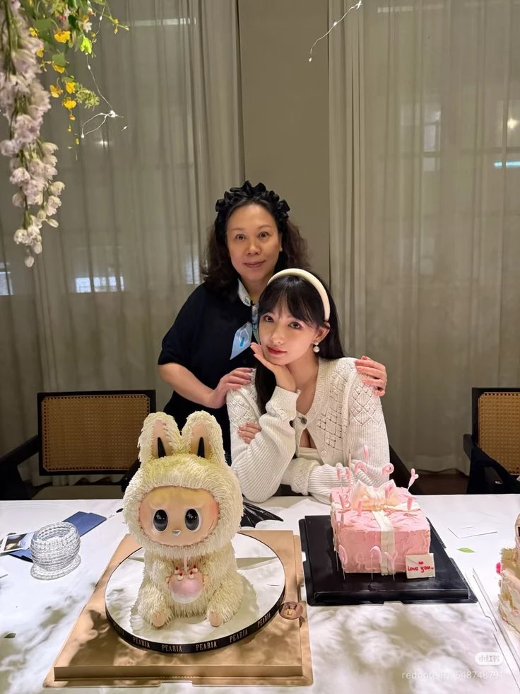 “Mỗi lần xin tiền là một lần thấy có lỗi”: Chuyện bố mẹ vừa cho con vừa kể khổ khiến nhiều người phải lên tiếng! “Mỗi lần xin tiền là một lần thấy có lỗi”: Chuyện bố mẹ vừa cho con vừa kể khổ khiến nhiều người phải lên tiếng!
