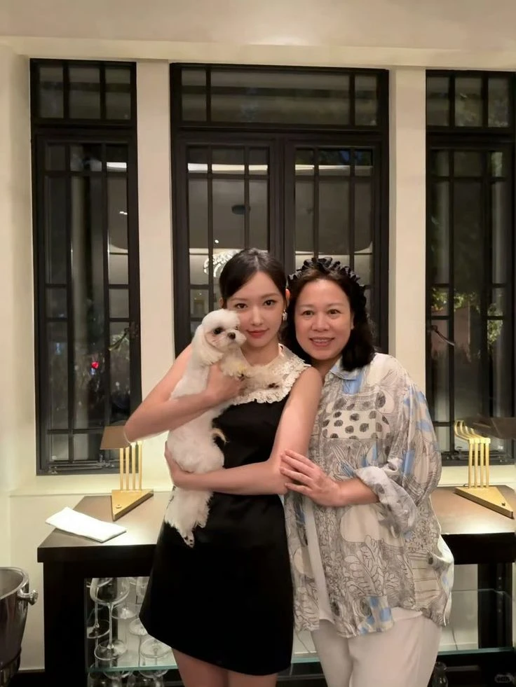 “Mỗi lần xin tiền là một lần thấy có lỗi”: Chuyện bố mẹ vừa cho con vừa kể khổ khiến nhiều người phải lên tiếng! “Mỗi lần xin tiền là một lần thấy có lỗi”: Chuyện bố mẹ vừa cho con vừa kể khổ khiến nhiều người phải lên tiếng!