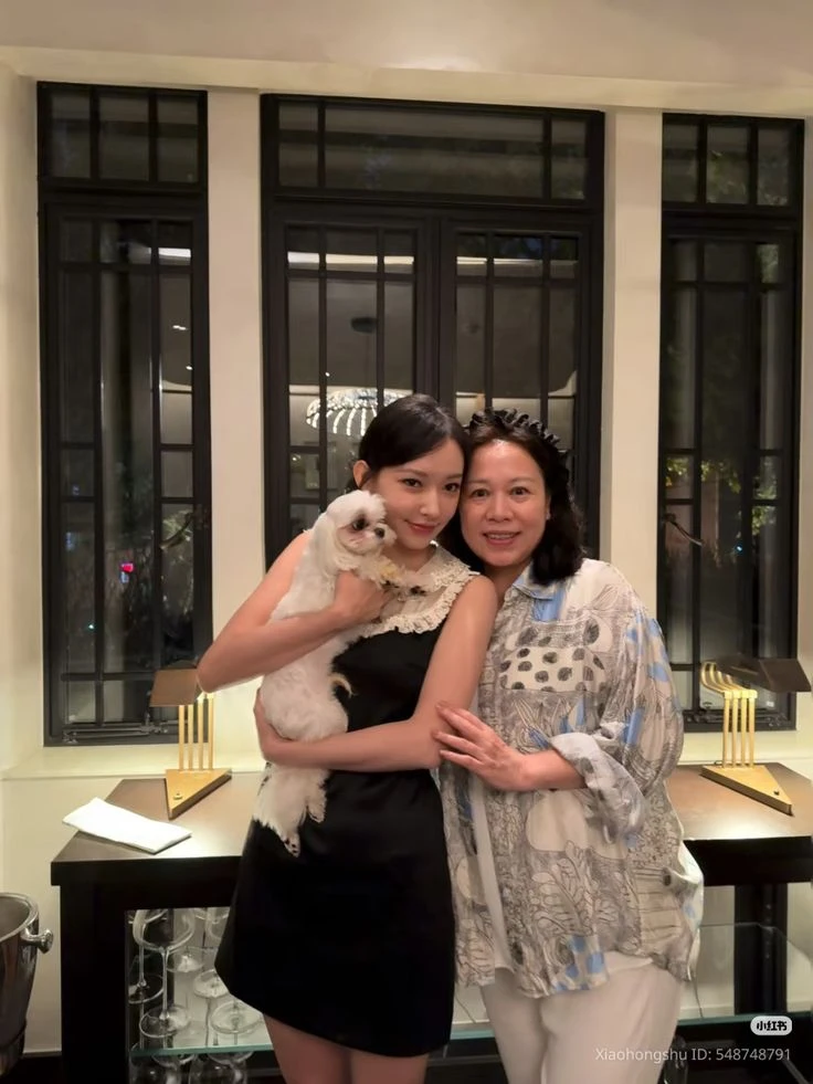 “Ngày xưa 2 triệu nuôi được cả nhà, sao giờ con tiêu cho mình còn không đủ?”, câu trả lời của mẹ khiến tôi nghẹn lòng “Ngày xưa 2 triệu nuôi được cả nhà, sao giờ con tiêu cho mình còn không đủ?”, câu trả lời của mẹ khiến tôi nghẹn lòng