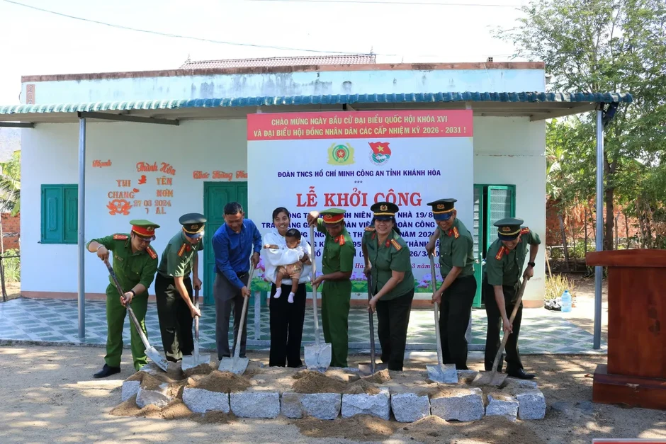 “Ngôi nhà 19/8” - công trình nghĩa tình của tuổi trẻ Công an Khánh Hòa. “Ngôi nhà 19/8” - công trình nghĩa tình của tuổi trẻ Công an Khánh Hòa.