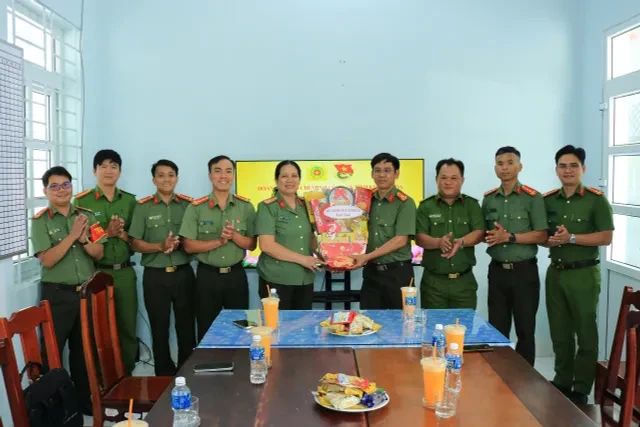 “Ngôi nhà 19/8” - công trình nghĩa tình của tuổi trẻ Công an Khánh Hòa. “Ngôi nhà 19/8” - công trình nghĩa tình của tuổi trẻ Công an Khánh Hòa.