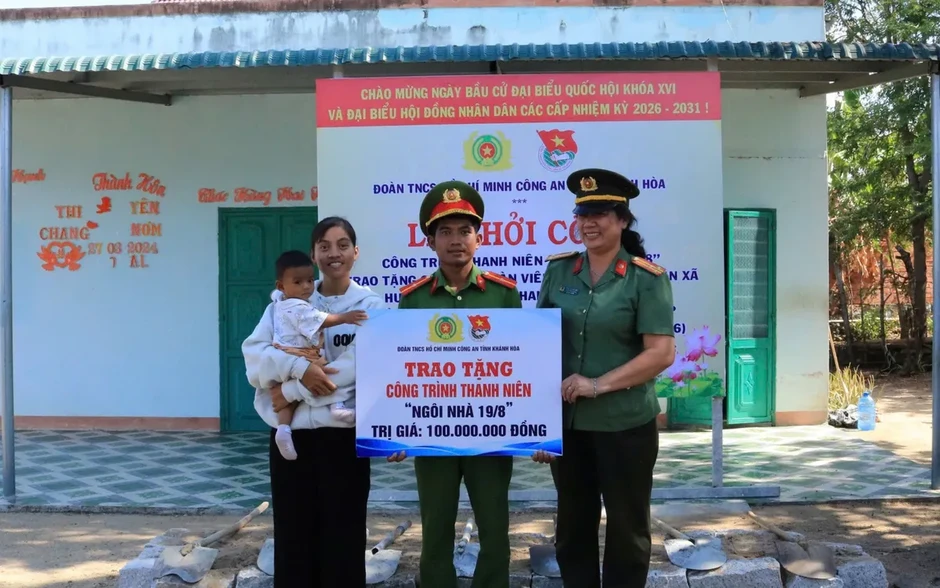 “Ngôi nhà 19/8” - công trình nghĩa tình của tuổi trẻ Công an Khánh Hòa. “Ngôi nhà 19/8” - công trình nghĩa tình của tuổi trẻ Công an Khánh Hòa.