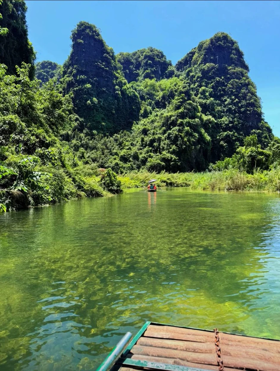 “Nước luộc ngao Ninh Bình” là gì mà dân mạng đua nhau tìm kiếm? Hóa ra là một cảnh đẹp ở Tràng An “Nước luộc ngao Ninh Bình” là gì mà dân mạng đua nhau tìm kiếm? Hóa ra là một cảnh đẹp ở Tràng An