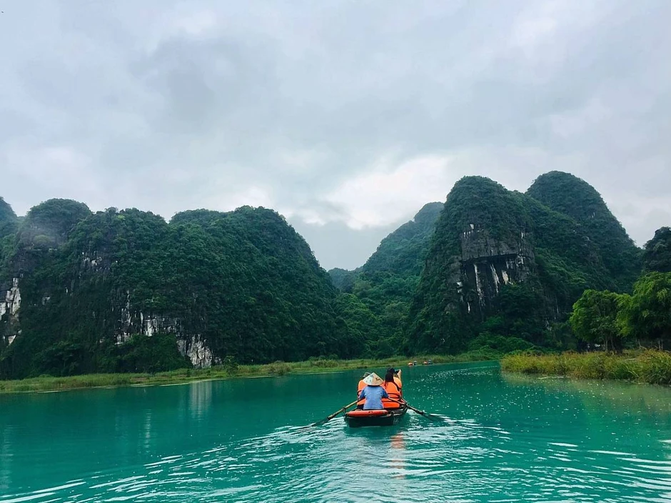 “Nước luộc ngao Ninh Bình” là gì mà dân mạng đua nhau tìm kiếm? Hóa ra là một cảnh đẹp ở Tràng An “Nước luộc ngao Ninh Bình” là gì mà dân mạng đua nhau tìm kiếm? Hóa ra là một cảnh đẹp ở Tràng An