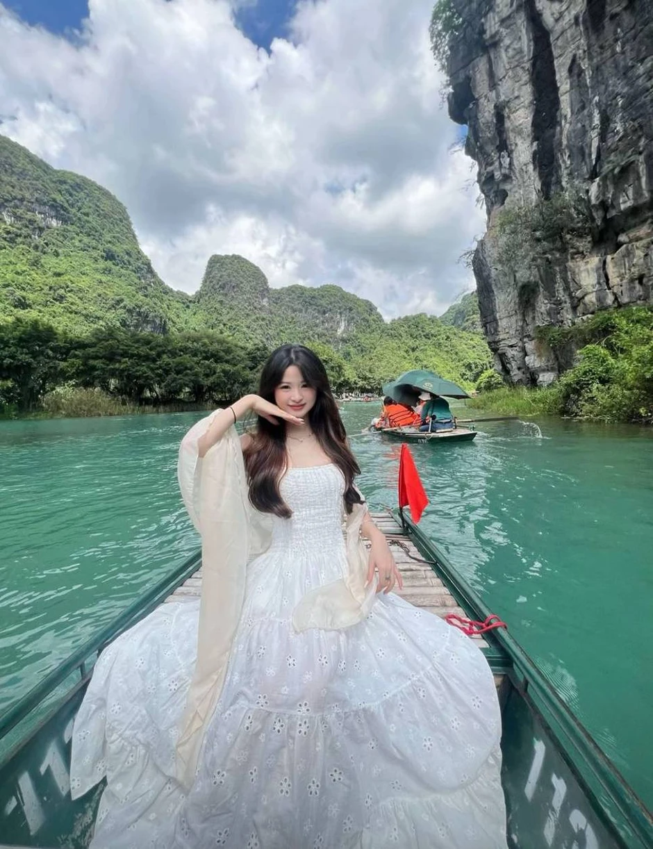 “Nước luộc ngao Ninh Bình” là gì mà dân mạng đua nhau tìm kiếm? Hóa ra là một cảnh đẹp ở Tràng An “Nước luộc ngao Ninh Bình” là gì mà dân mạng đua nhau tìm kiếm? Hóa ra là một cảnh đẹp ở Tràng An