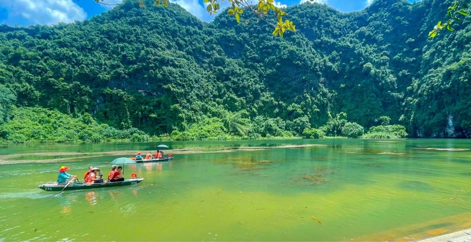 “Nước luộc ngao Ninh Bình” là gì mà dân mạng đua nhau tìm kiếm? Hóa ra là một cảnh đẹp ở Tràng An “Nước luộc ngao Ninh Bình” là gì mà dân mạng đua nhau tìm kiếm? Hóa ra là một cảnh đẹp ở Tràng An