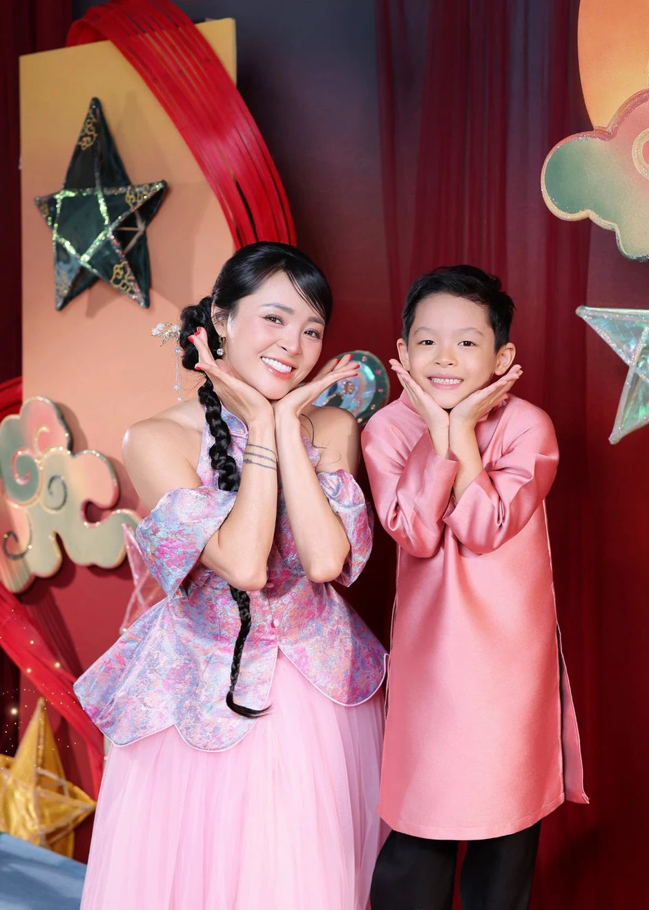 "Chị Hằng" khoe nhan sắc xinh đẹp là kiện tướng khiêu vũ thể thao, cùng Phan Hiển gây tiếng vang với 3 HCV SEA Games "Chị Hằng" khoe nhan sắc xinh đẹp là kiện tướng khiêu vũ thể thao, cùng Phan Hiển gây tiếng vang với 3 HCV SEA Games