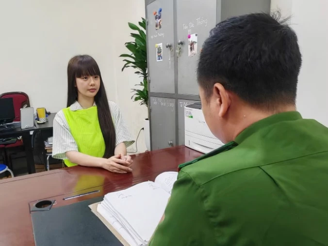 "Cô giáo Hương" là ai? "Cô giáo Hương" là ai?