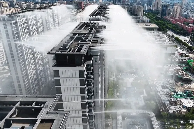"Cơn mưa lạ" phun trào từ mái nhà của chung cư cao tầng gây sửng sốt "Cơn mưa lạ" phun trào từ mái nhà của chung cư cao tầng gây sửng sốt