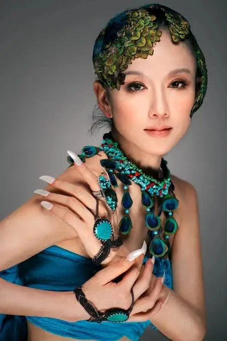 "Dương Lệ Bình U70 nhưng không già vì không phải lấy chồng và sinh con": Quan điểm gì lệch lạc vậy! "Dương Lệ Bình U70 nhưng không già vì không phải lấy chồng và sinh con": Quan điểm gì lệch lạc vậy!