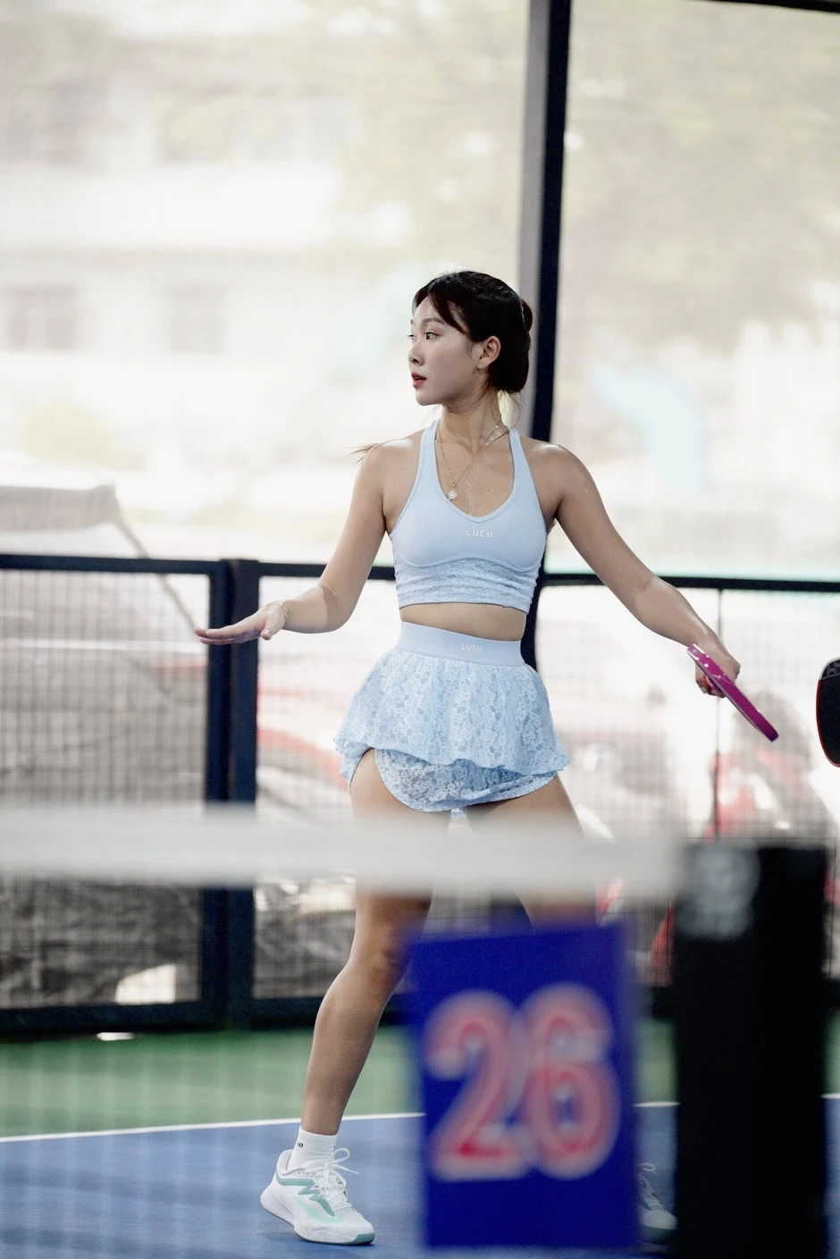 "Em Kim vén váy trên sân pickleball từ gợi cảm chuyển sang phản cảm"? "Em Kim vén váy trên sân pickleball từ gợi cảm chuyển sang phản cảm"?