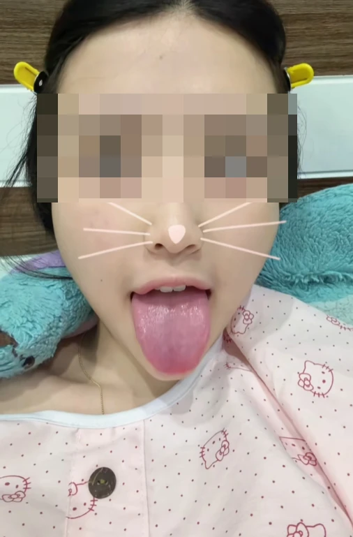 "Học đòi" Lê Bống lè lưỡi, diễn trò, nữ TikToker khiến MXH bất bình, đồng loạt chỉ trích content "bẩn" "Học đòi" Lê Bống lè lưỡi, diễn trò, nữ TikToker khiến MXH bất bình, đồng loạt chỉ trích content "bẩn"