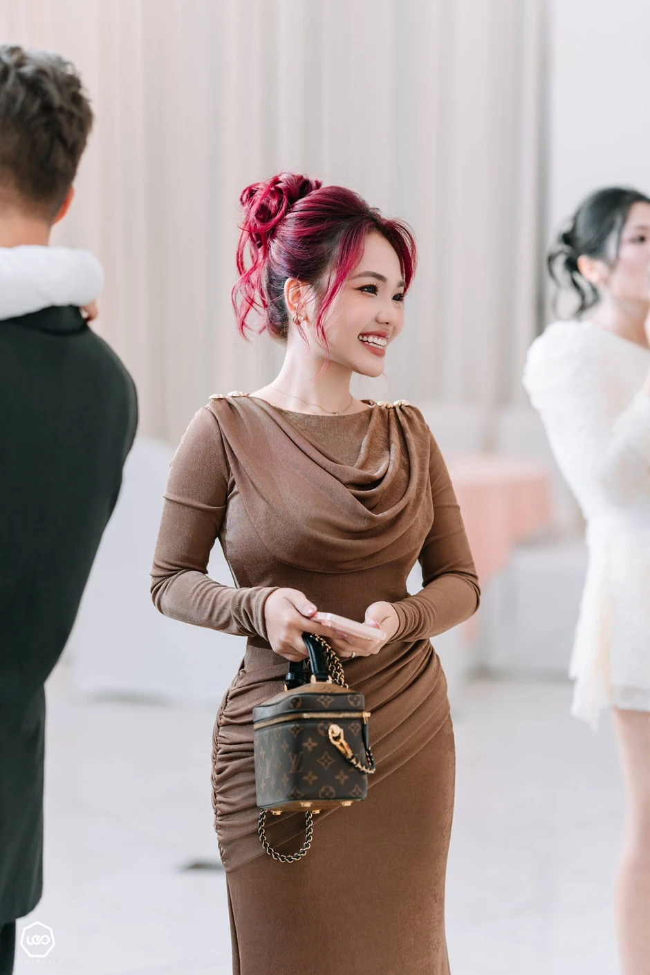 "Làm KOL, KOC được tài trợ quần áo, dự event sang chảnh chắc sướng lắm nhỉ?" - Long Chun và nhiều người nổi tiếng nói sự thật "Làm KOL, KOC được tài trợ quần áo, dự event sang chảnh chắc sướng lắm nhỉ?" - Long Chun và nhiều người nổi tiếng nói sự thật