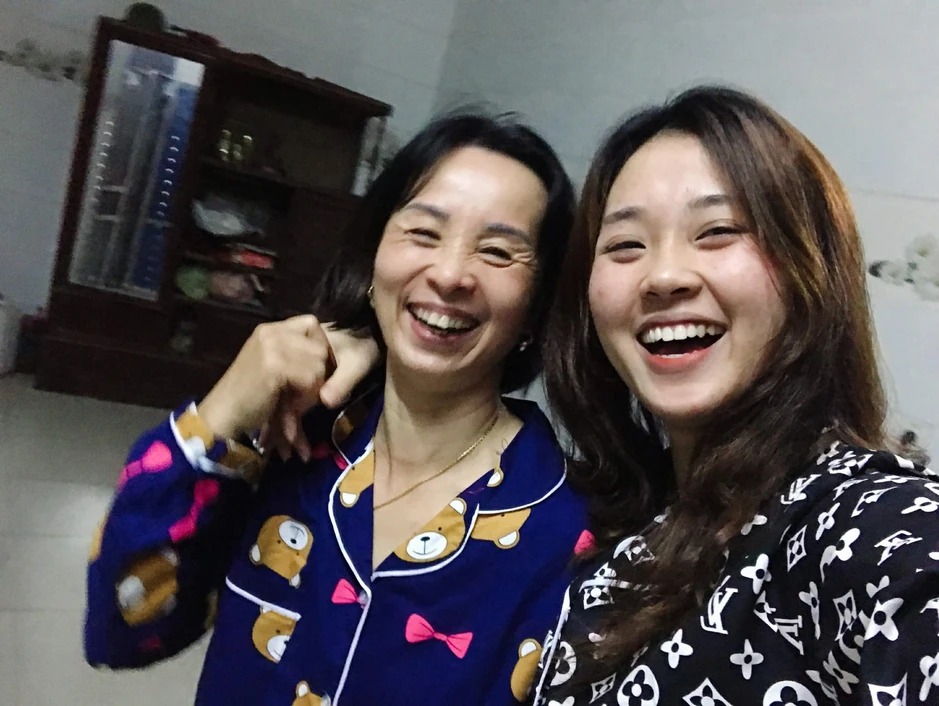 "Mẹ tôi kẹt xỉn": Cách tiêu tiền độc đáo của cô bán giò chả 55 tuổi ở chợ quê Phú Thọ nuôi con du học Đức "Mẹ tôi kẹt xỉn": Cách tiêu tiền độc đáo của cô bán giò chả 55 tuổi ở chợ quê Phú Thọ nuôi con du học Đức