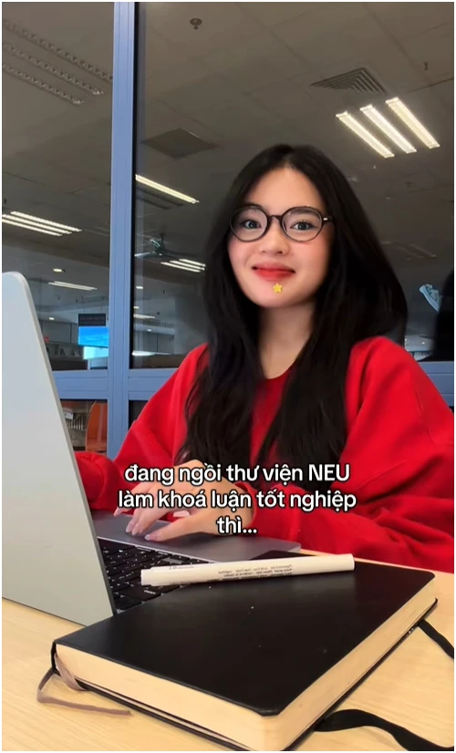 "Nàng thơ" sống một mình trong phòng trọ 3,8 triệu ở Hà Nội, nổi tiếng với loạt vlogs "dậy từ 1h sáng để học bài" "Nàng thơ" sống một mình trong phòng trọ 3,8 triệu ở Hà Nội, nổi tiếng với loạt vlogs "dậy từ 1h sáng để học bài"