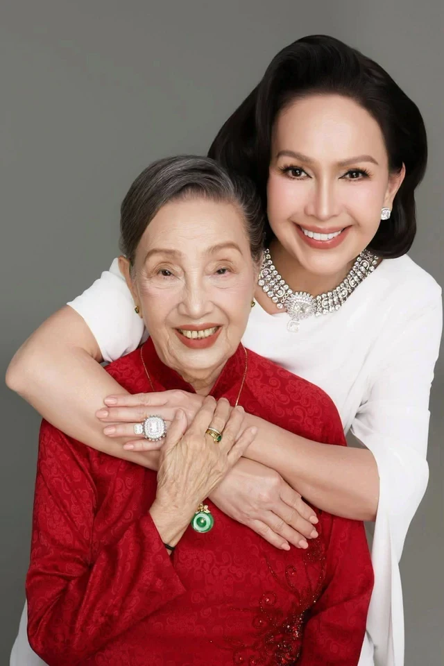 "Nữ hoàng ảnh lịch" tuổi 64 chia sẻ món quà quý giá nhất từ mẹ "Nữ hoàng ảnh lịch" tuổi 64 chia sẻ món quà quý giá nhất từ mẹ