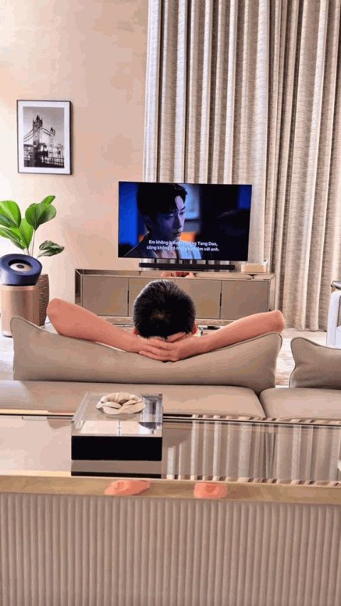 "Phú bà showbiz" SN 1989 ở biệt thự 100 tỷ, rộng 1.000m², có phòng golf riêng "Phú bà showbiz" SN 1989 ở biệt thự 100 tỷ, rộng 1.000m², có phòng golf riêng