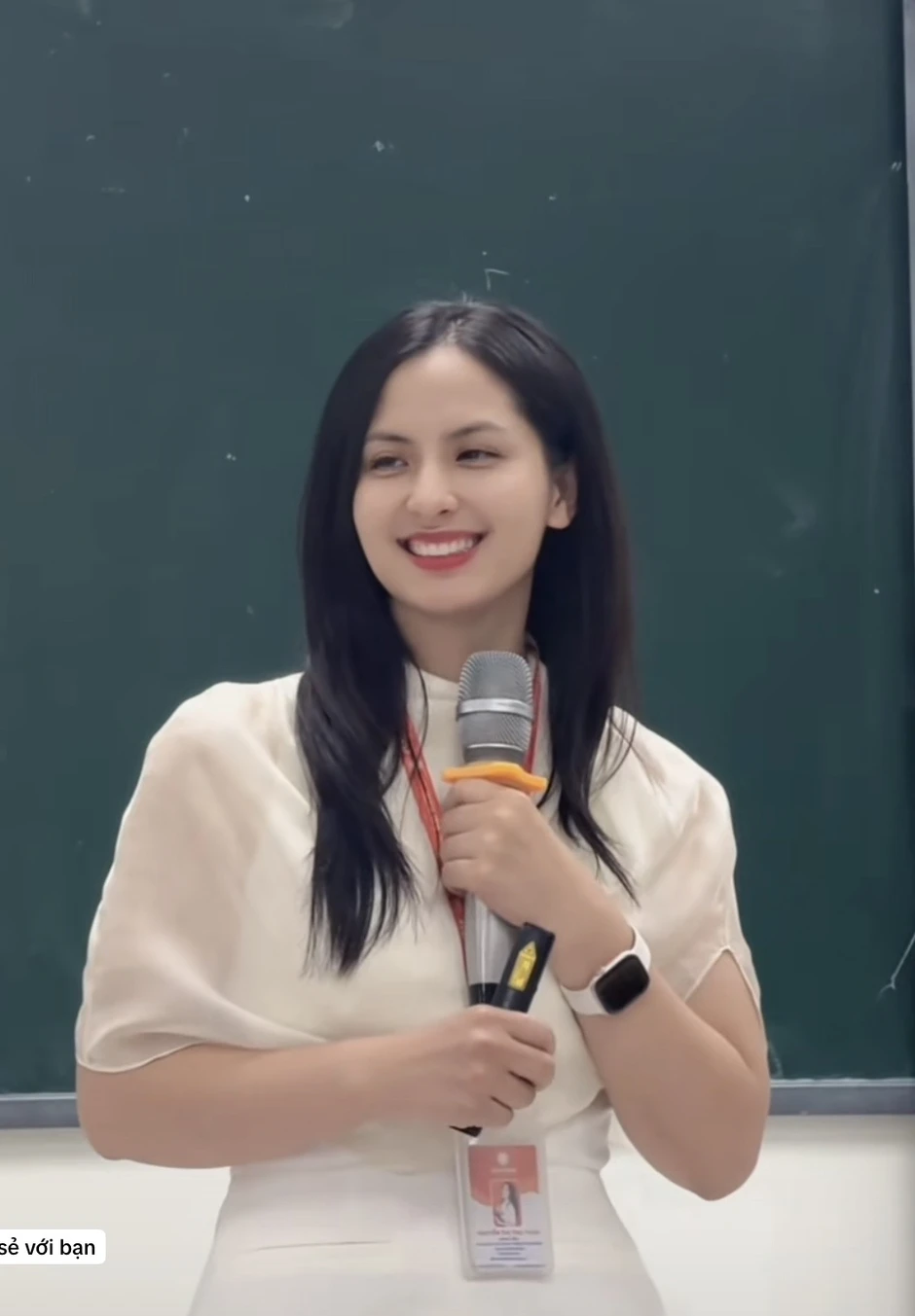 "Sốt rần rần" cô giáo xinh như nữ chính ngôn tình, xem video chân thực ngỡ như đang học trực tiếp "Sốt rần rần" cô giáo xinh như nữ chính ngôn tình, xem video chân thực ngỡ như đang học trực tiếp