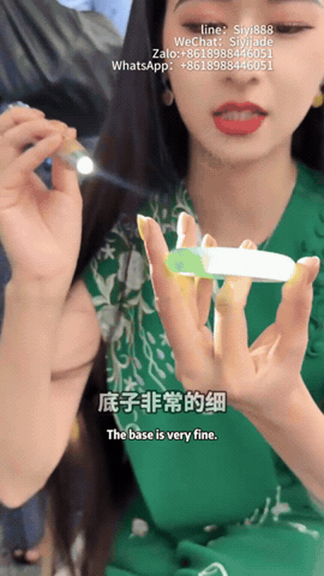 "Tôi tên Lucy, trả giá một lần duy nhất": Chị đại làng ngọc chuyên "ép giá" nhưng vẫn khiến các thương nhân bán ngọc xếp hàng chờ bán "Tôi tên Lucy, trả giá một lần duy nhất": Chị đại làng ngọc chuyên "ép giá" nhưng vẫn khiến các thương nhân bán ngọc xếp hàng chờ bán