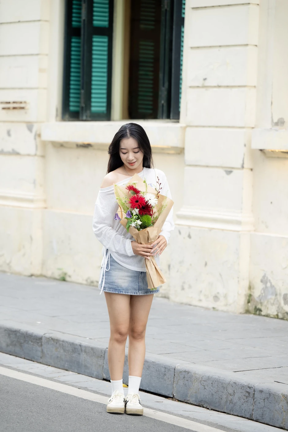 “Quyết không để các nàng thơ nhàm chán”: Hồ Gươm lại thay thảm hoa mới, Hà Nội dạo này thơ thế nhỉ! “Quyết không để các nàng thơ nhàm chán”: Hồ Gươm lại thay thảm hoa mới, Hà Nội dạo này thơ thế nhỉ!