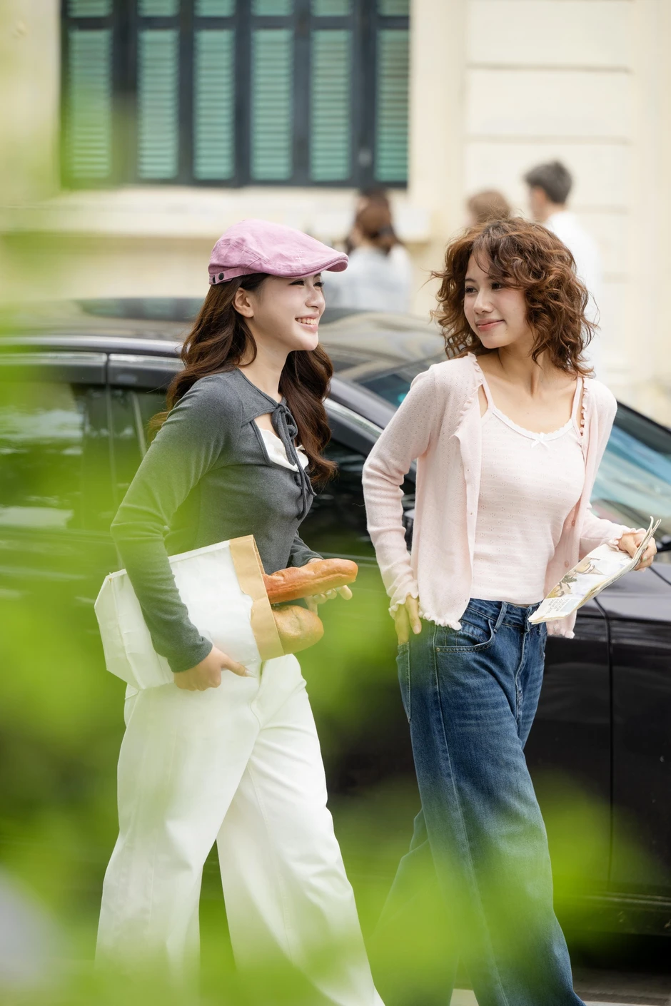 “Quyết không để các nàng thơ nhàm chán”: Hồ Gươm lại thay thảm hoa mới, Hà Nội dạo này thơ thế nhỉ! “Quyết không để các nàng thơ nhàm chán”: Hồ Gươm lại thay thảm hoa mới, Hà Nội dạo này thơ thế nhỉ!