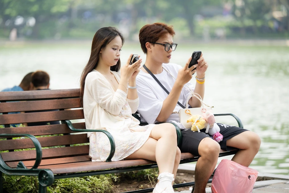 “Quyết không để các nàng thơ nhàm chán”: Hồ Gươm lại thay thảm hoa mới, Hà Nội dạo này thơ thế nhỉ! “Quyết không để các nàng thơ nhàm chán”: Hồ Gươm lại thay thảm hoa mới, Hà Nội dạo này thơ thế nhỉ!