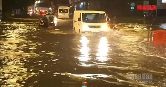 [Video] TP Hồ Chí Minh đón đỉnh triều cường vượt báo động 3 từ hôm nay, cảnh báo ngập sâu
