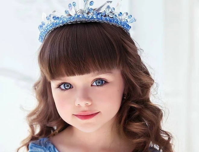 15 năm đã thay đổi "búp bê" có đôi mắt xanh đẹp nhất thế giới đến cỡ nào?