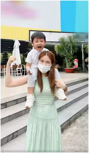 2 bức ảnh cách nhau 4 năm của bé Bo và Hòa Minzy bùng nổ MXH: Tất cả đã thay đổi vì Đại uý Thăng Văn Cương đã đến 2 bức ảnh cách nhau 4 năm của bé Bo và Hòa Minzy bùng nổ MXH: Tất cả đã thay đổi vì Đại uý Thăng Văn Cương đã đến