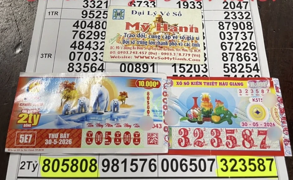 2 công nhân trúng 4 tỉ xổ số miền Nam, đại lý TP.HCM mang tiền đi Tây Ninh ngay 2 công nhân trúng 4 tỉ xổ số miền Nam, đại lý TP.HCM mang tiền đi Tây Ninh ngay