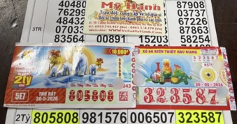 2 công nhân trúng 4 tỉ xổ số miền Nam, đại lý TP.HCM mang tiền đi Tây Ninh ngay