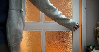 2 năm không về nhà chồng, tôi gục ngã khi mở cửa phòng ngủ