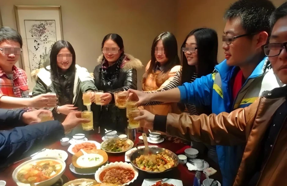 25 người đăng ký đi họp lớp nhưng có tận 30 người đến, tôi thoát nhóm chung ngay sau bữa ăn, từ nay xin cạch chuyện "họp hành" 25 người đăng ký đi họp lớp nhưng có tận 30 người đến, tôi thoát nhóm chung ngay sau bữa ăn, từ nay xin cạch chuyện "họp hành"