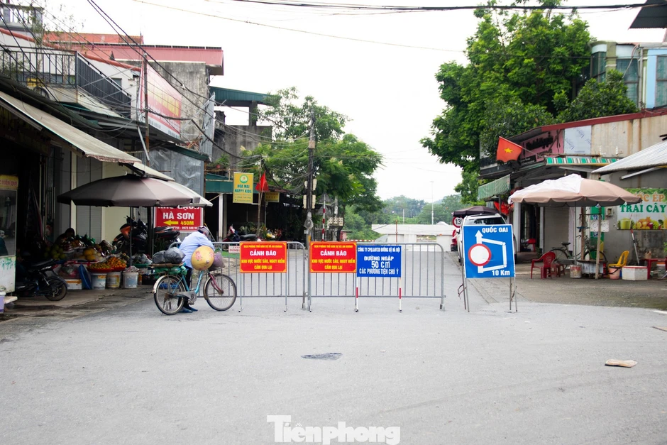 3 cây cầu 'mất dấu' trong nước lũ, người dân Hà Nội phải đi vòng 10 km để sang sông 3 cây cầu 'mất dấu' trong nước lũ, người dân Hà Nội phải đi vòng 10 km để sang sông