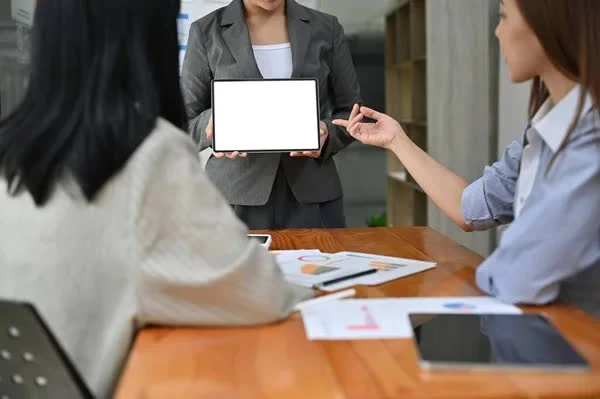 3 kiểu nhân viên có nhiều cơ hội thăng tiến nhất nơi công sở: Chỉ cần sở hữu 1 đặc điểm đã rất đáng quý 3 kiểu nhân viên có nhiều cơ hội thăng tiến nhất nơi công sở: Chỉ cần sở hữu 1 đặc điểm đã rất đáng quý
