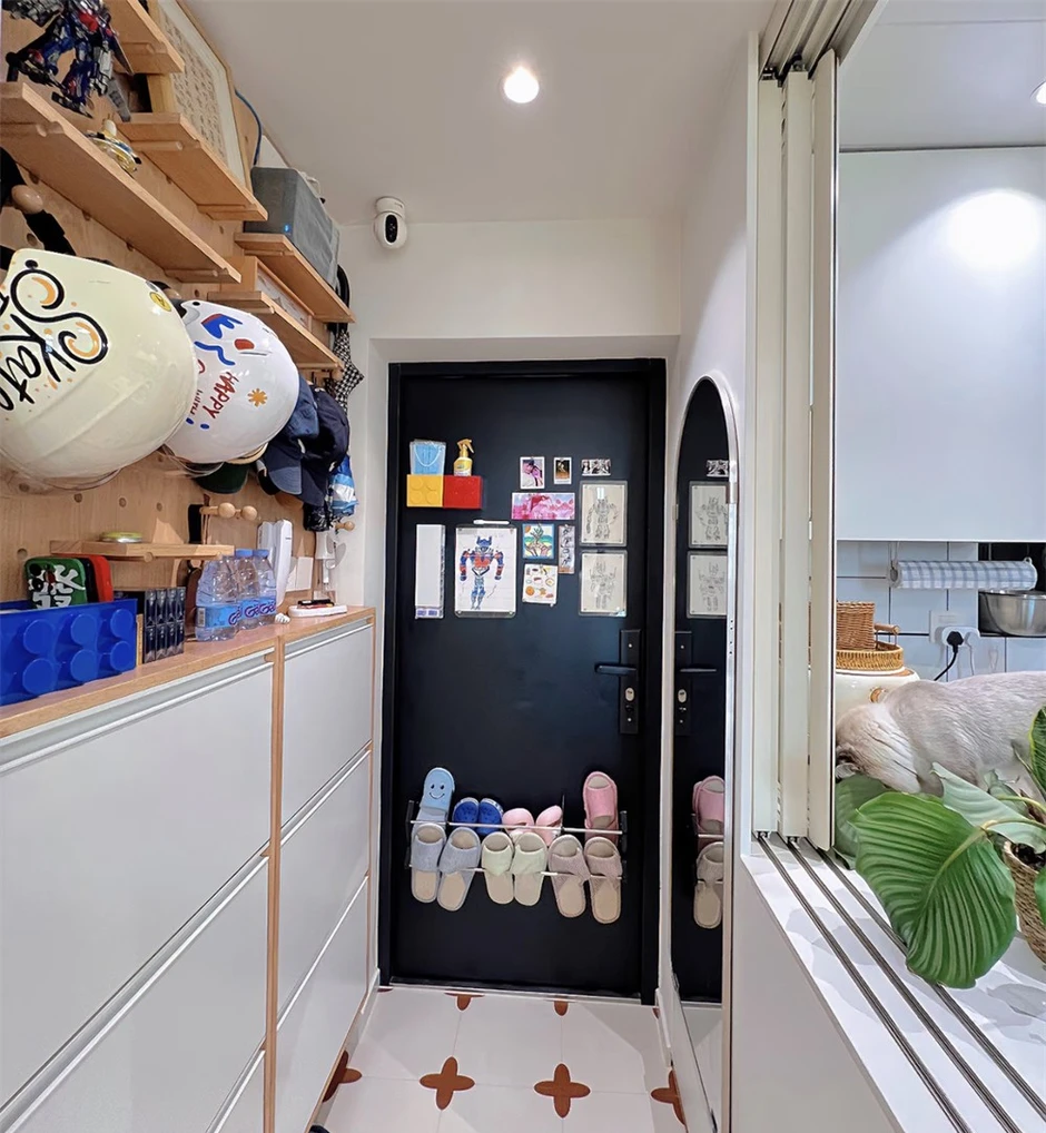 3 người sống trong ngôi nhà 37m²: Không chen chúc, không bí bách