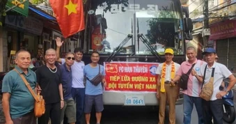 40 người thuê xe khách đi 1.400km sang Thái Lan, cổ vũ tuyển Việt Nam